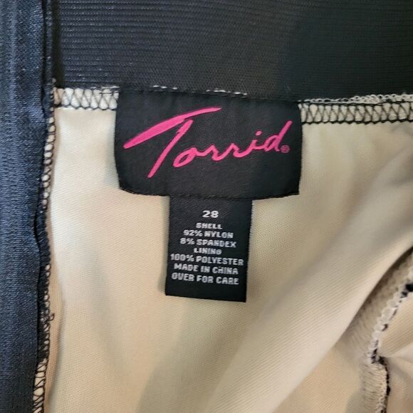 Torrid Floral Pencil Skirt. Tan & Black 28#023 - Picture 11 of 12
